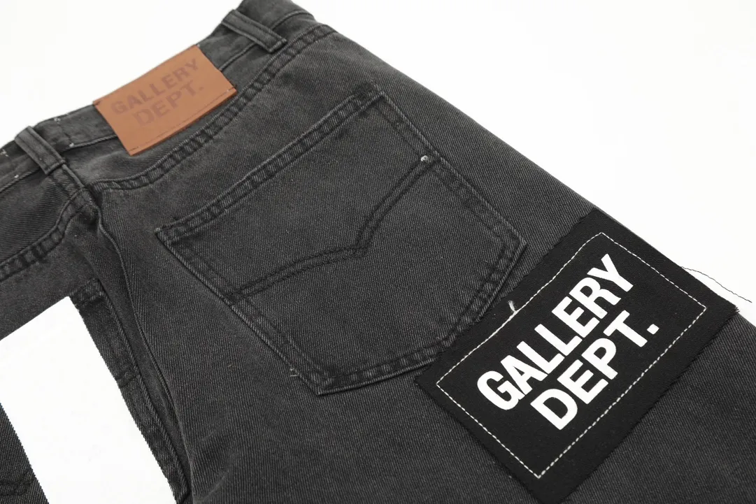 #8020 P246💰 GALLERY DEPT. Skull hand-stitched distressed distressed jeans - Original purchased and patterned to truly restore the ultimate vintage texture - Original hardware accessories, washed and other elevators, QR code analysis are all purchased from the original factory, high degree of restoration, you are welcome to compare with a certain product~ - Three-dimensional version Loose and comfortable, not picky about the figure, tall and slim, factory Seiko, original factory quality control, same style for men and women, can be matched with couples, versatile recommendation Essential jeans for all seasons Color: Distressed Black Size: S-XXL (28-36)